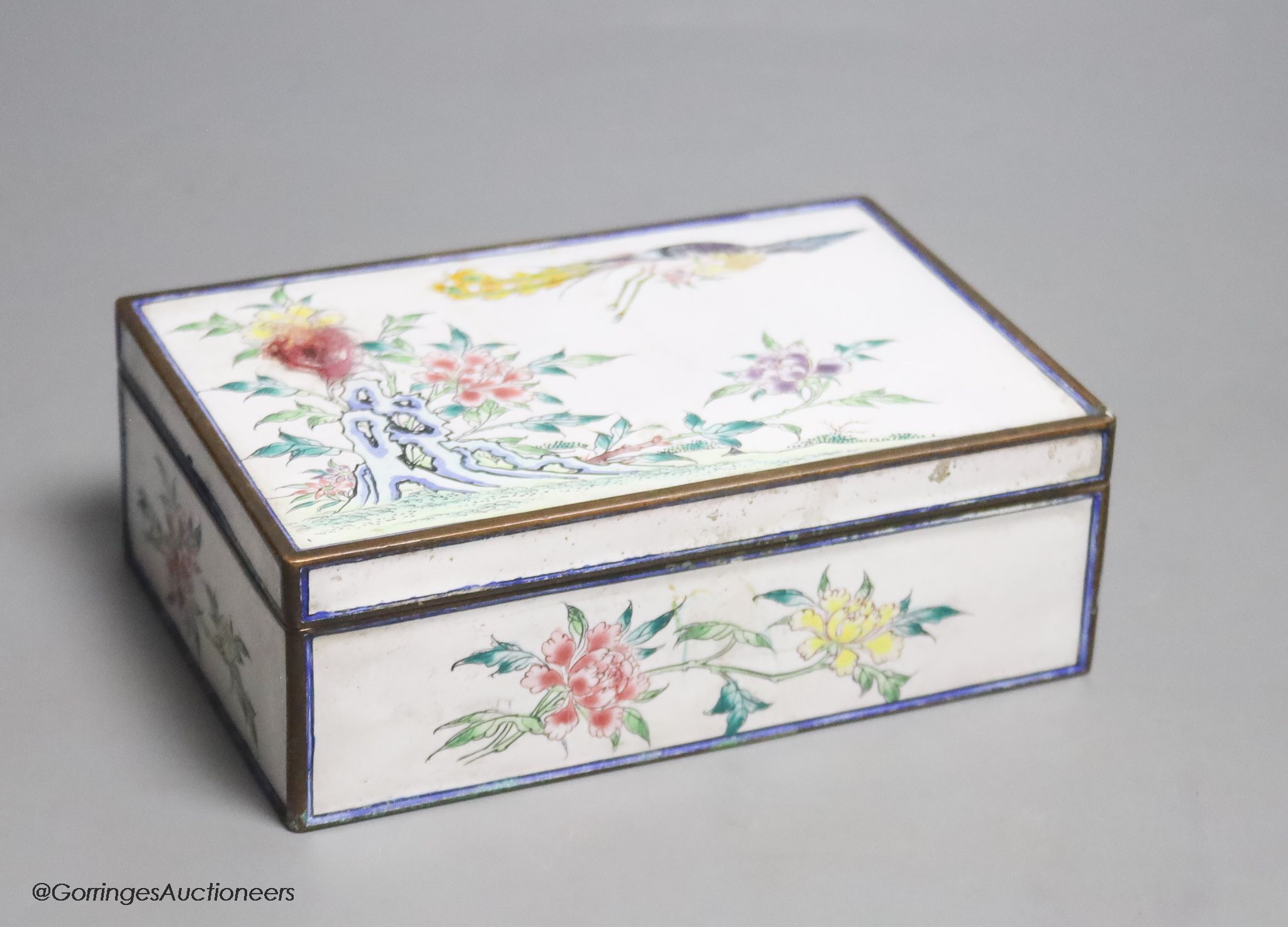 A Canton enamel box, early 20th century, 15.5cm